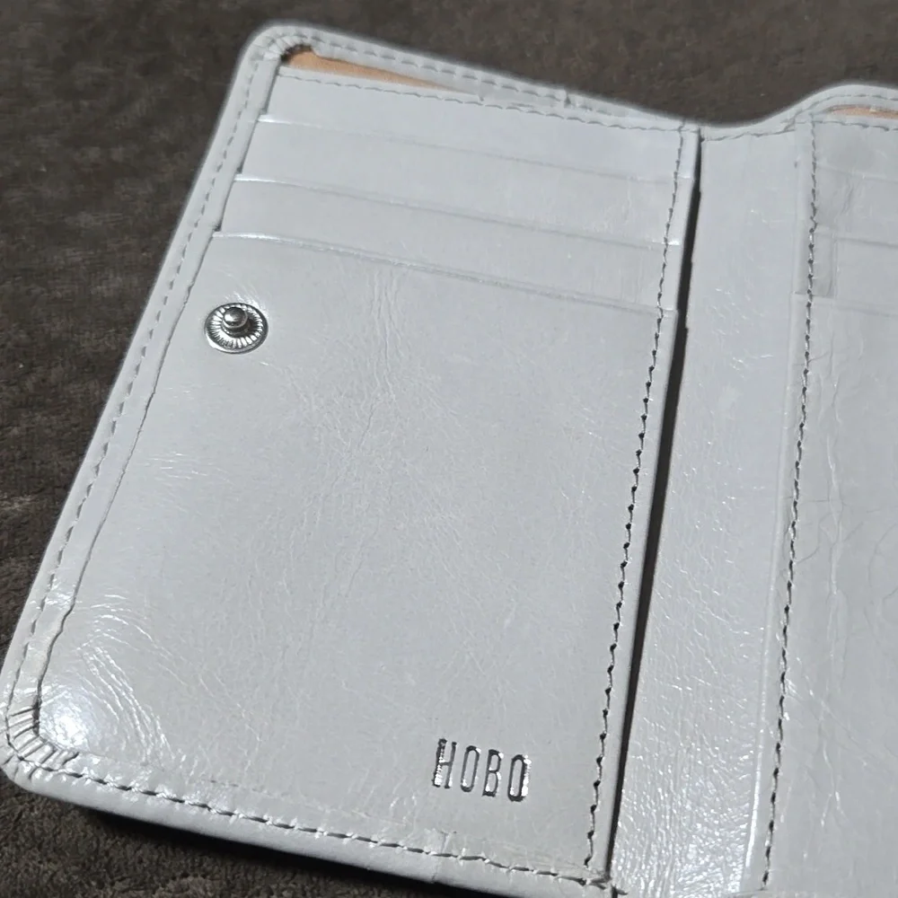 Compact Wallet - Picture 3 of 9